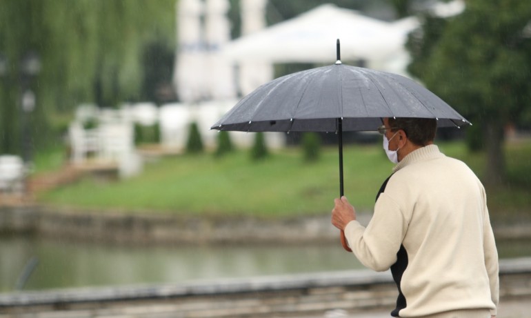 Жълт код за силен вятър в половин България - Tribune.bg