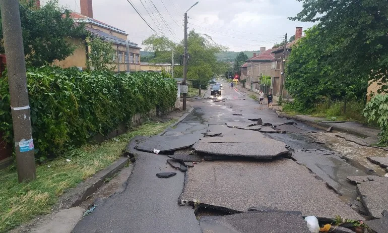 Изчисляват щетите след пороя в Лом - Tribune.bg