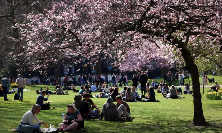 Британското правителство намалява разходите си с 15% - Tribune.bg