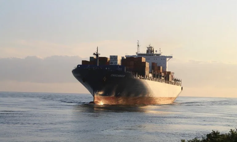 Иран: Екипажът на британския танкер е добре и извън опасност - Tribune.bg