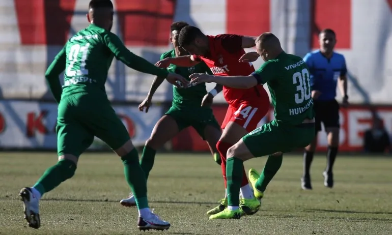 Лудогорец продължава към 1/4-финалите, Недялков с тежка контузия - Tribune.bg