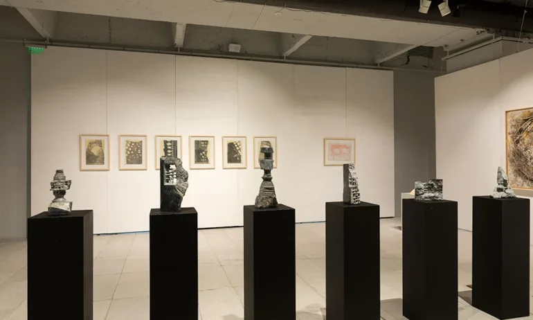 Изложбата Шест зими…едно лято търси пресечните точки на 12 водещи художници и скулптори - Tribune.bg