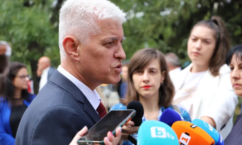 Министърът на отбраната: Към момента у нас не се ремонтира украинска военна техника - Tribune.bg