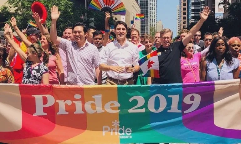 Премиерът на Канада Джъстин Трюдо показа толерантност в гей парад (СНИМКА) - Tribune.bg