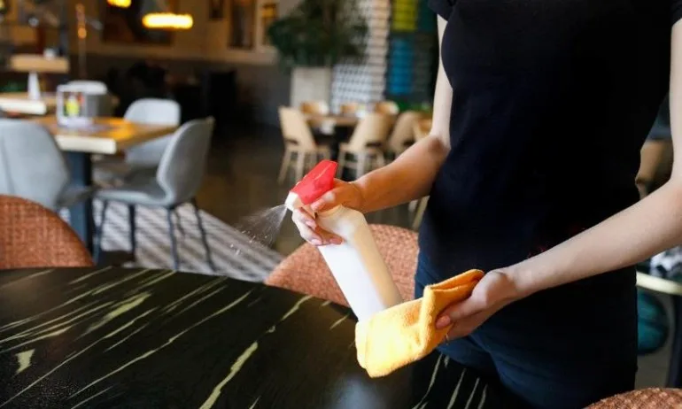 Собственици и управители на заведения обсъждат с доц. Кунчев най-добрите мерки за безопасност в условията на COVID-19 - Tribune.bg