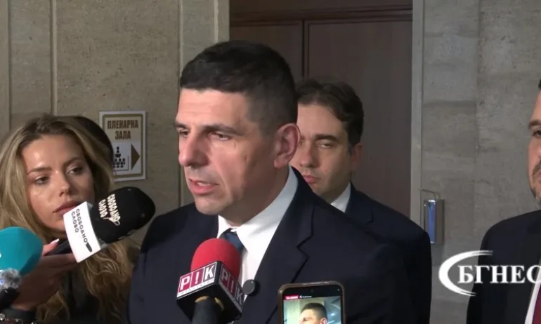Мирчев: България не трябва да се превръща в гробище за съветски самолети - Tribune.bg