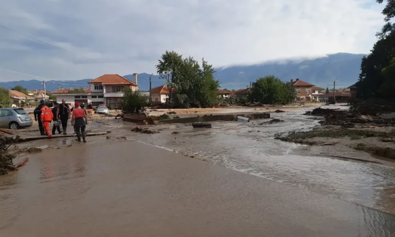 Битката с последиците от наводненията: Включва се тежка техника, описват щетите в с.Богдан и с.Каравелово - Tribune.bg