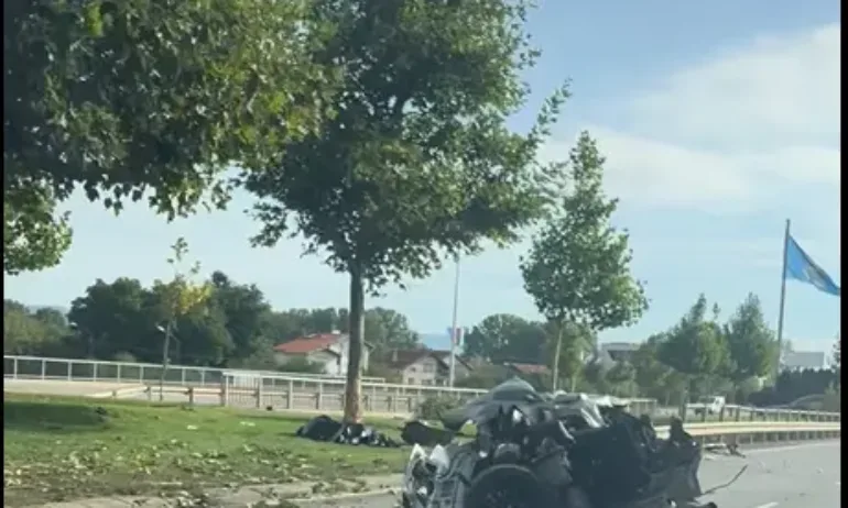 Тежка катастрофа на Ботевградско шосе в София. Кола се разцепи с 218 км/ч. - (ОБНОВЕНА) - Tribune.bg