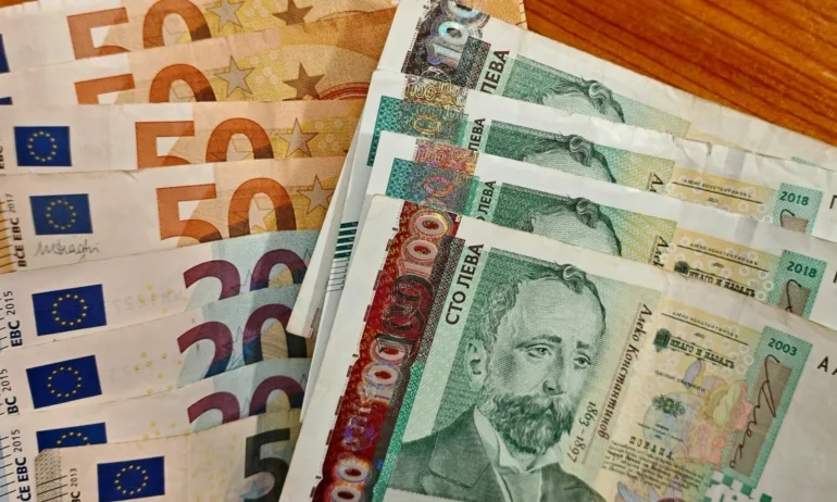 Такси за обмяната на левове в евро от юли в Български пощи - Tribune.bg