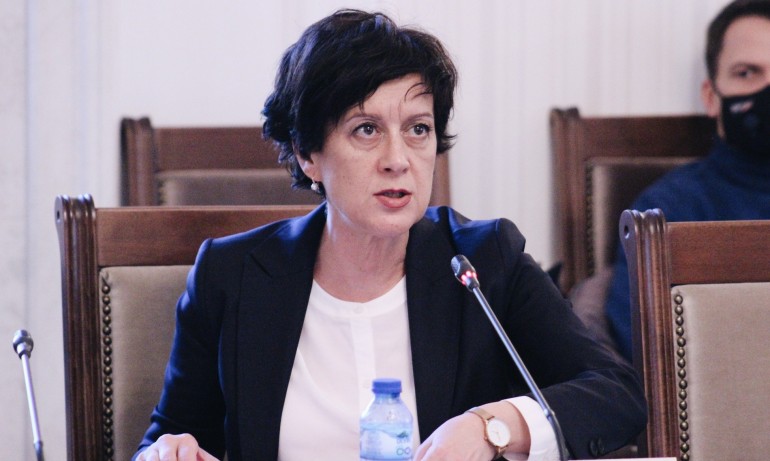 Известна ЛГБТ активистка иска оставката на Антоанета Цонева - Tribune.bg