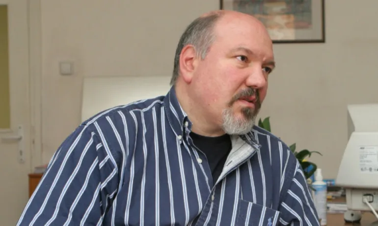 Проф. Александър Маринов: Засега няма предпоставки за правителство между ГЕРБ-СДС и ПП-ДБ - Tribune.bg