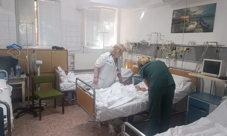 Майката на децата, яли бисквити с канабис, също е в болница - Tribune.bg