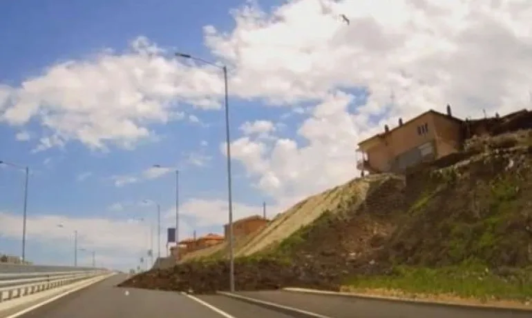 Незаконни ромски къщи се оказаха виновни за свлачището върху новия варненски булевард - Tribune.bg