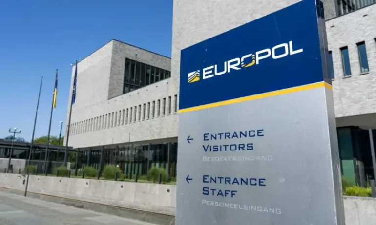 Европол съобщи за международнаполицейска акция срещу група, заподозряна, че променя