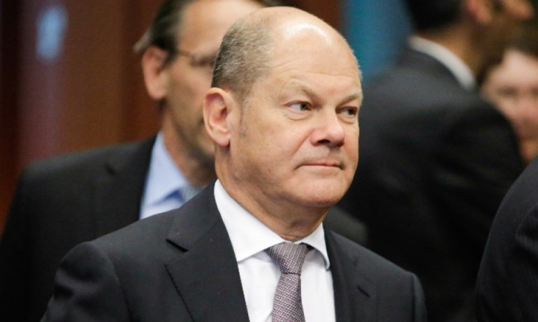 Шолц: Германия няма да изпраща военни самолети на Украйна - Tribune.bg