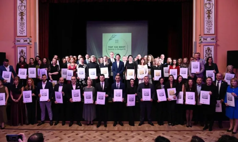 Министърът на туризма връчи грамотите на отличените в класацията BestHotels.bg - Tribune.bg
