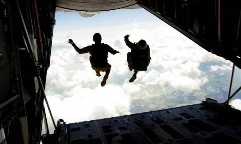 Канадски парашутист е загинал при учение на НАТО край Пловдив - Tribune.bg