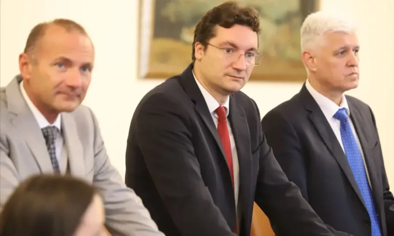 Крум Зарков с нов проектозакон за КПКОНПИ - Tribune.bg