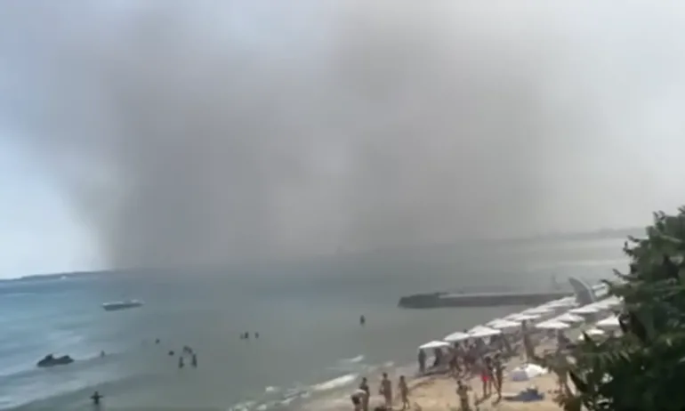 Кошмарният пожар в Свети Влас, овъглил десетки коли, е тръгнал от сухи треви - Tribune.bg