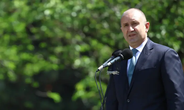 Радев ще ходи в Казанлък за Празника на розата - Tribune.bg