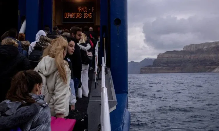 Гърция спешно изгражда пристанище за евакуация на Санторини - Tribune.bg