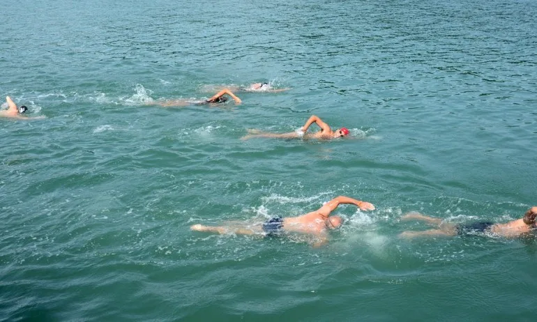 Във Варна се проведе Галата – най-старото плувно състезание у нас - Tribune.bg