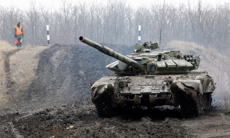 Oбявиха мобилизация в Донецк и Луганск, Киев съобщава за първа жертва на обстрела - Tribune.bg