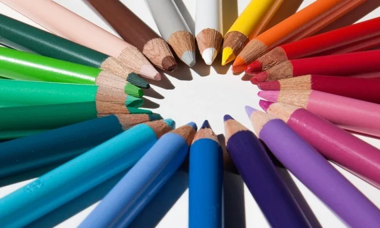 Гадаене с цветни моливи - Tribune.bg