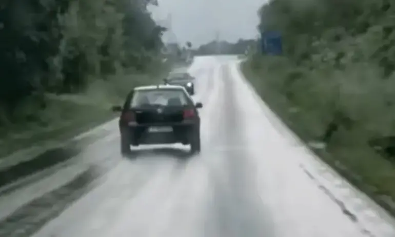 Пиян шофьор кара в насрещното край Хасково показват клипове, разпространени