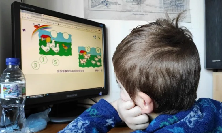 Училищата ще плащат интернет на социално слаби семейство при онлайн обучение - Tribune.bg