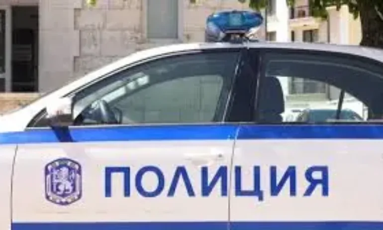 Мъж върза куче за кола и го влачи по улица в Ловешко - Tribune.bg