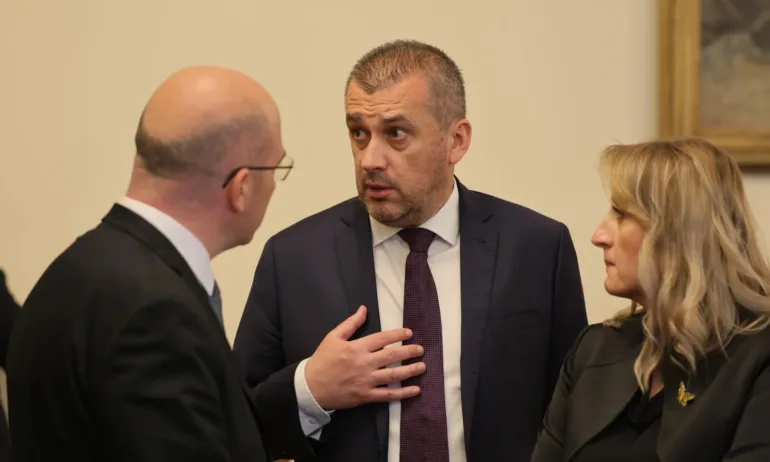 Министърът на транспорта временно ограничи плащанията на стари и забрани поемането на нови задължения - Tribune.bg