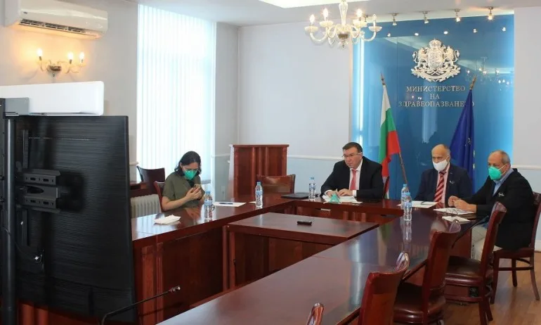 Министър Ангелов: Работещите на първа линия трябва да знаят, че Министерството на здравеопазването стои зад тях - Tribune.bg