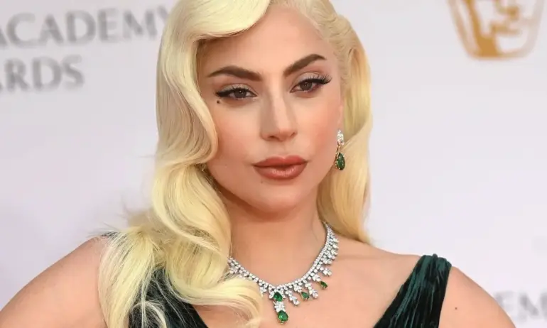 Лейди Гага придружи Брадли Купър на премиерата на най-новия му филм Maestro - Tribune.bg
