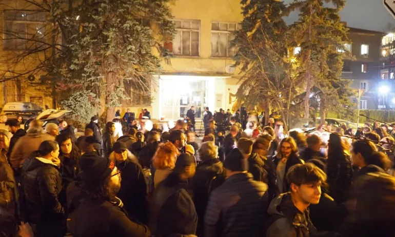 Музиканти и жители на Лагера излязоха в защита на сградата на Балкантон - Tribune.bg