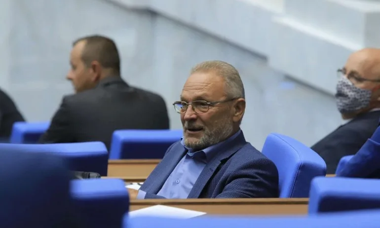 Поредният напуснал Нинова: Оставам в БСП, ръководството се е поддало на властолюбиво чувство - Tribune.bg