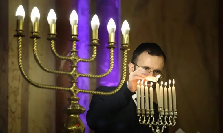 Шалом отнема почетния знак Шофар на Волгин и Юлиана Методиева - Tribune.bg