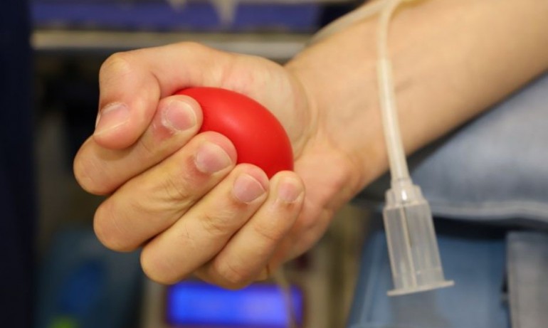 Търсят кръводарители за изнасиленото момиче от Цар Калоян, ампутираха ръката ѝ - Tribune.bg