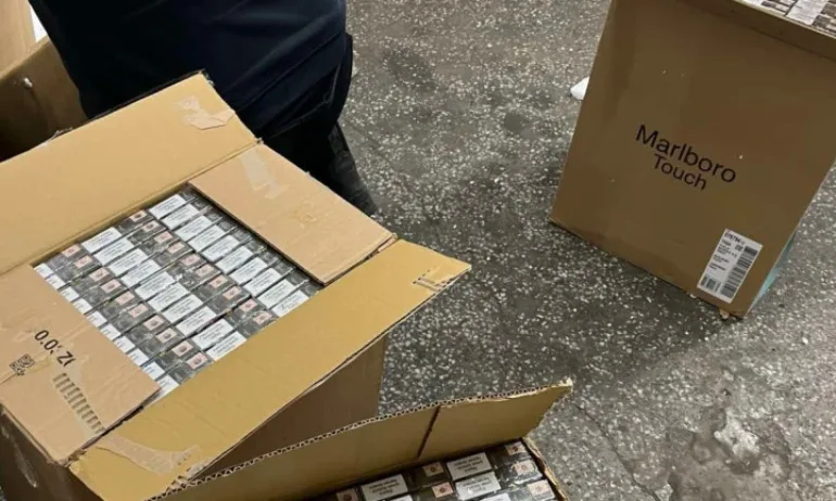 Откриха 15 000 кутии цигари, укрити в мебели на Капитан Андреево - Tribune.bg