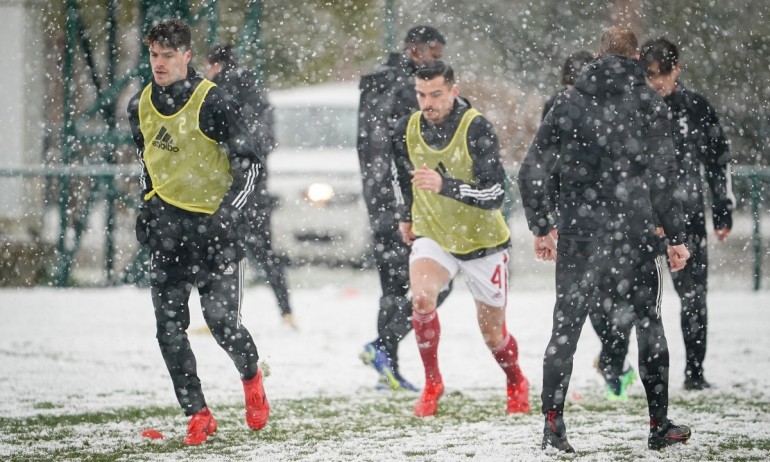 Извънредно: Забраниха на ЦСКА да картотекира нови играчи - Tribune.bg