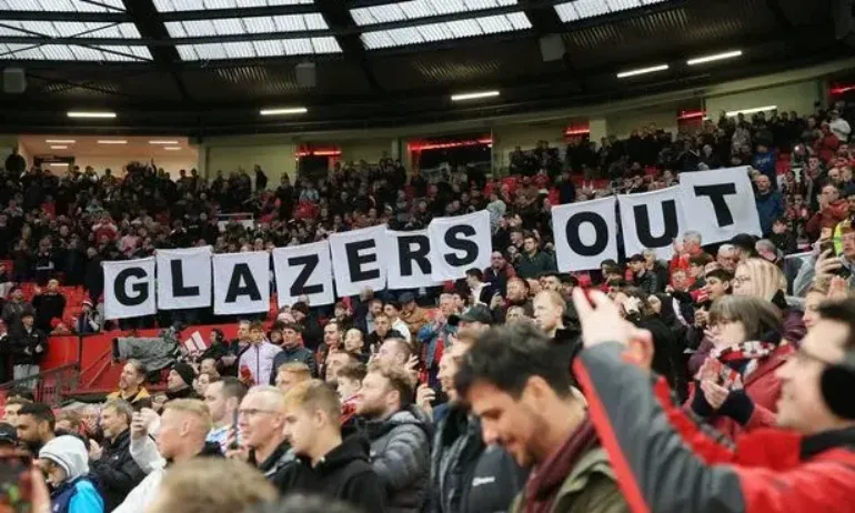 Протестите преди Ман Юнайтед - Ливърпул започнаха от рано - Tribune.bg