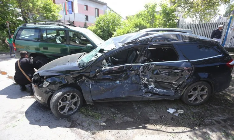 Автобус удари 7 коли в София - Tribune.bg