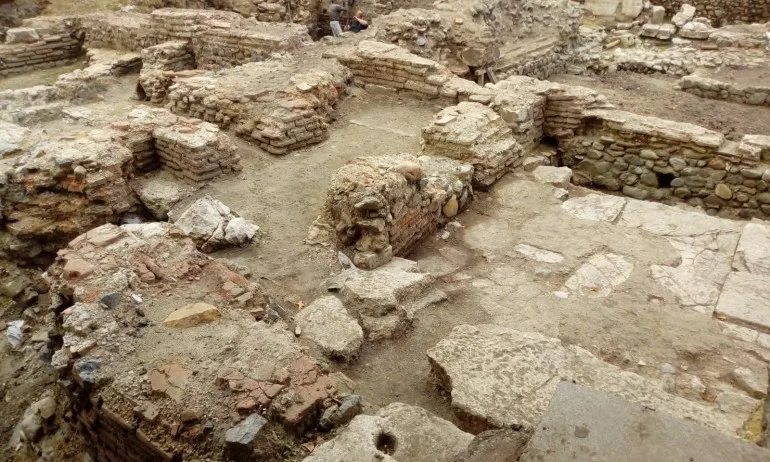 Откриха късноантична гробница със стенописи в столицата - Tribune.bg