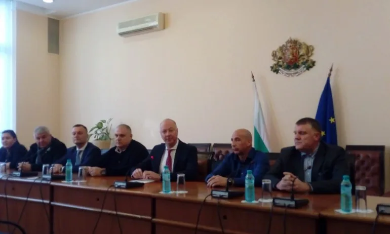 Българските превозвачи на протест пред евроинституциите срещу пакет Мобилност - Tribune.bg