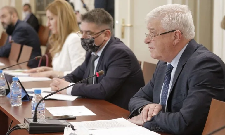 Правната комисия реши кабинетът да обявява извънpeднa eпидeмичнa oбcтaнoвĸa - Tribune.bg