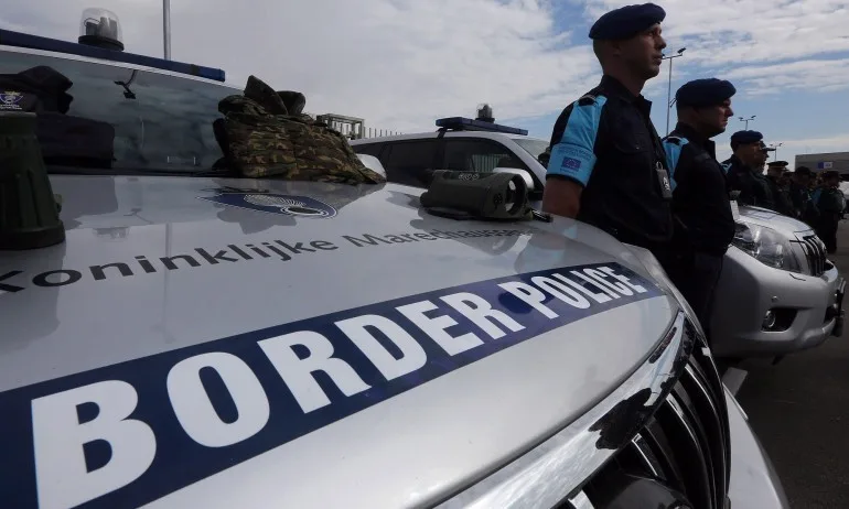 Словенската полиция залови 43 нелегални мигранти в български микробус - Tribune.bg