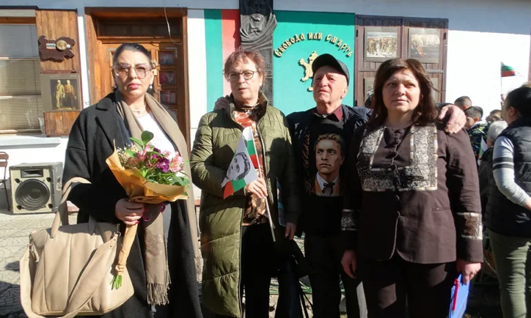 С възпоменателни събития почетоха паметта на Васил Левски в Луковит и Дерманци - Tribune.bg