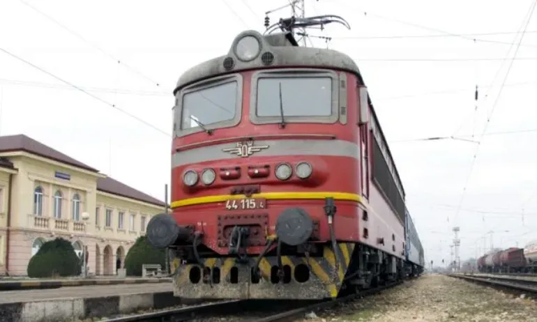 Влакове от София с огромни закъснения, пътници чакат повече от 2 часа - Tribune.bg