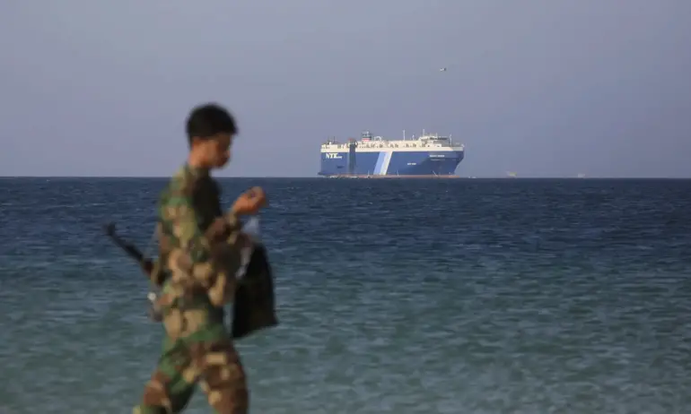 Гръцки плавателен съд, плаващ под малтийски флаг, е бил ударен