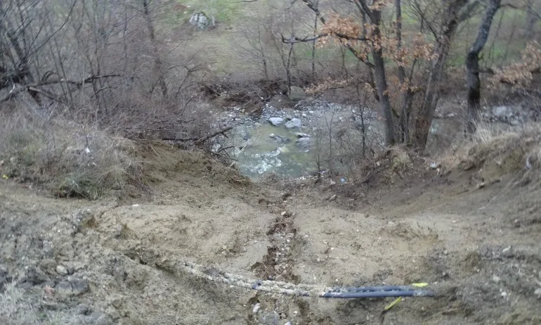 Пътят Симитли-Банско е подкопан, движението се осъществява нормално - Tribune.bg